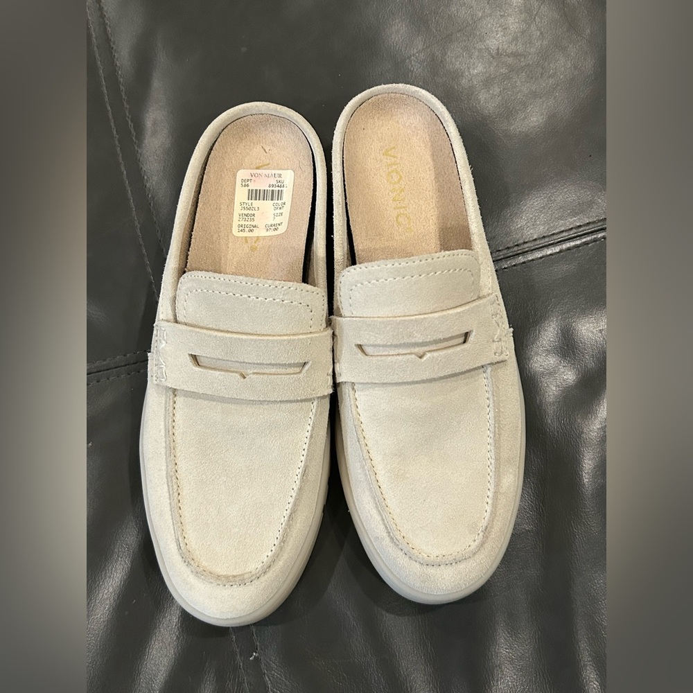 Vionic Women's Cream Loafers